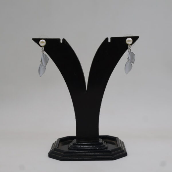 Alternative view of Mother Of Pearls Earring