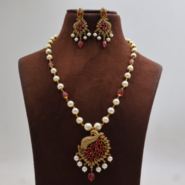 Alternative view of Peacock Pendant Pearl Necklace Set