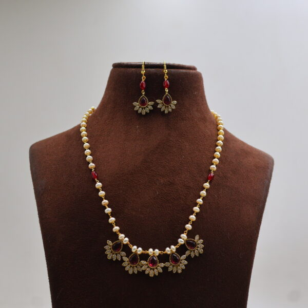 Alternative view of Red Stone Pearl Necklace Set