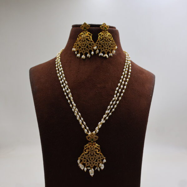 Alternative view of Traditional Pearl Pendant Necklace Set