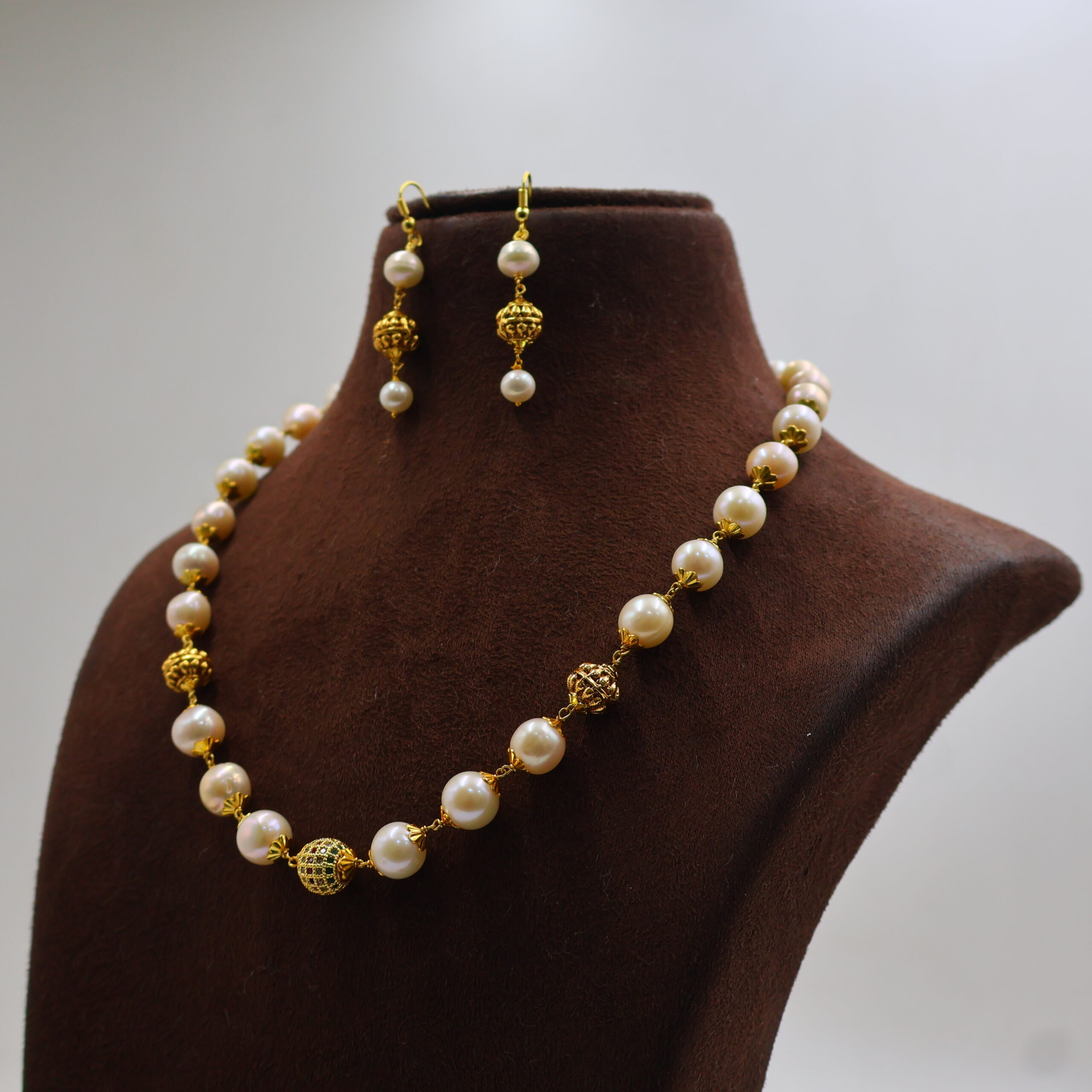 Traditional Pearl Beaded Necklace Set - Image 3