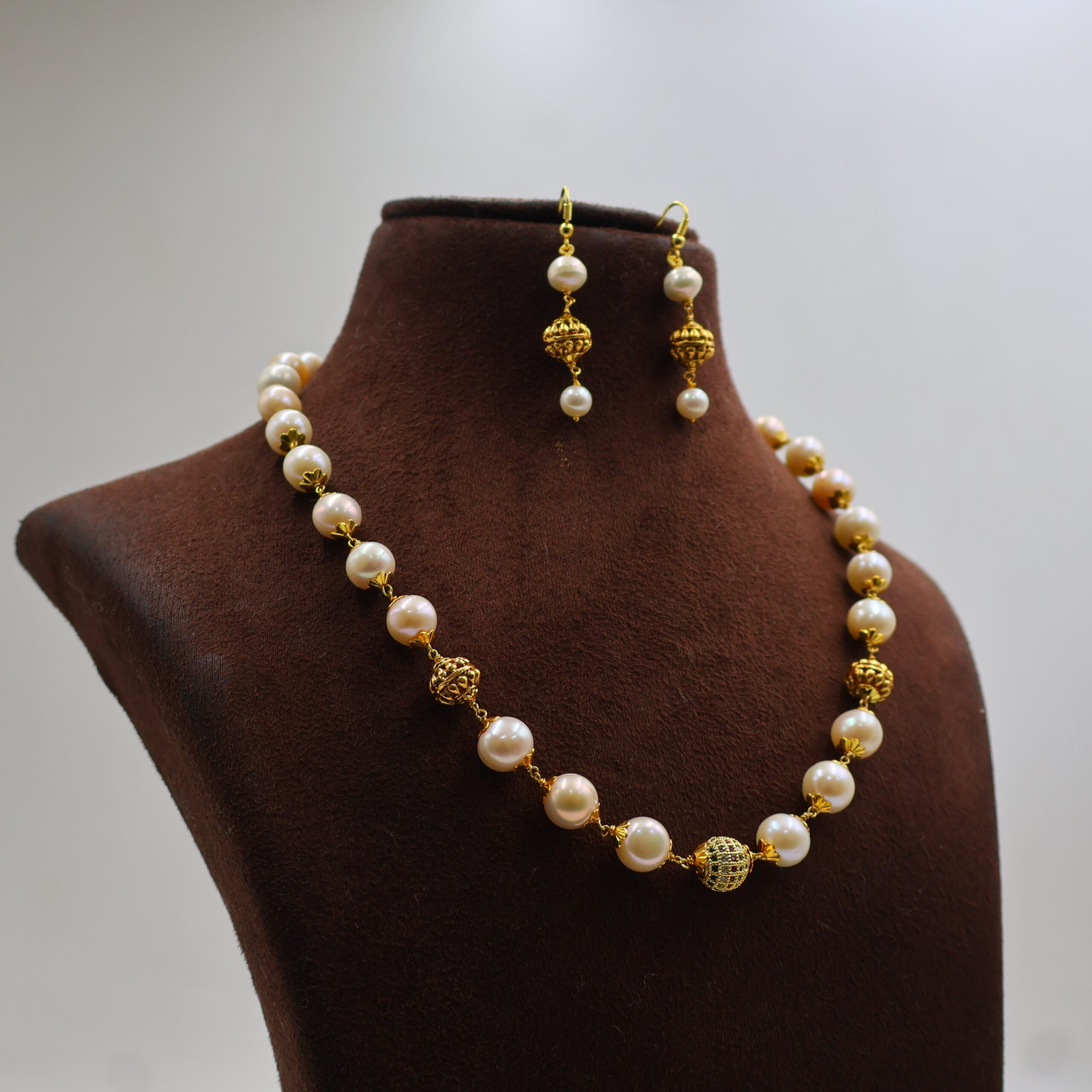Traditional Pearl Beaded Necklace Set - Image 4