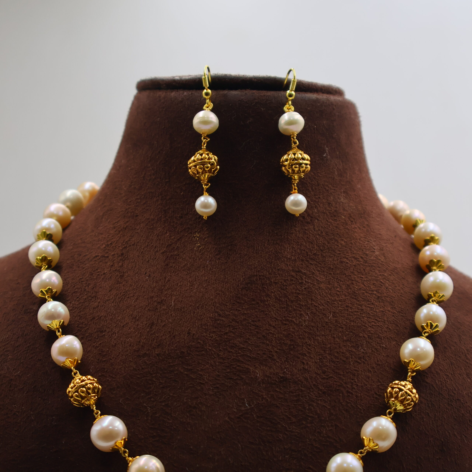 Traditional Pearl Beaded Necklace Set - Image 5