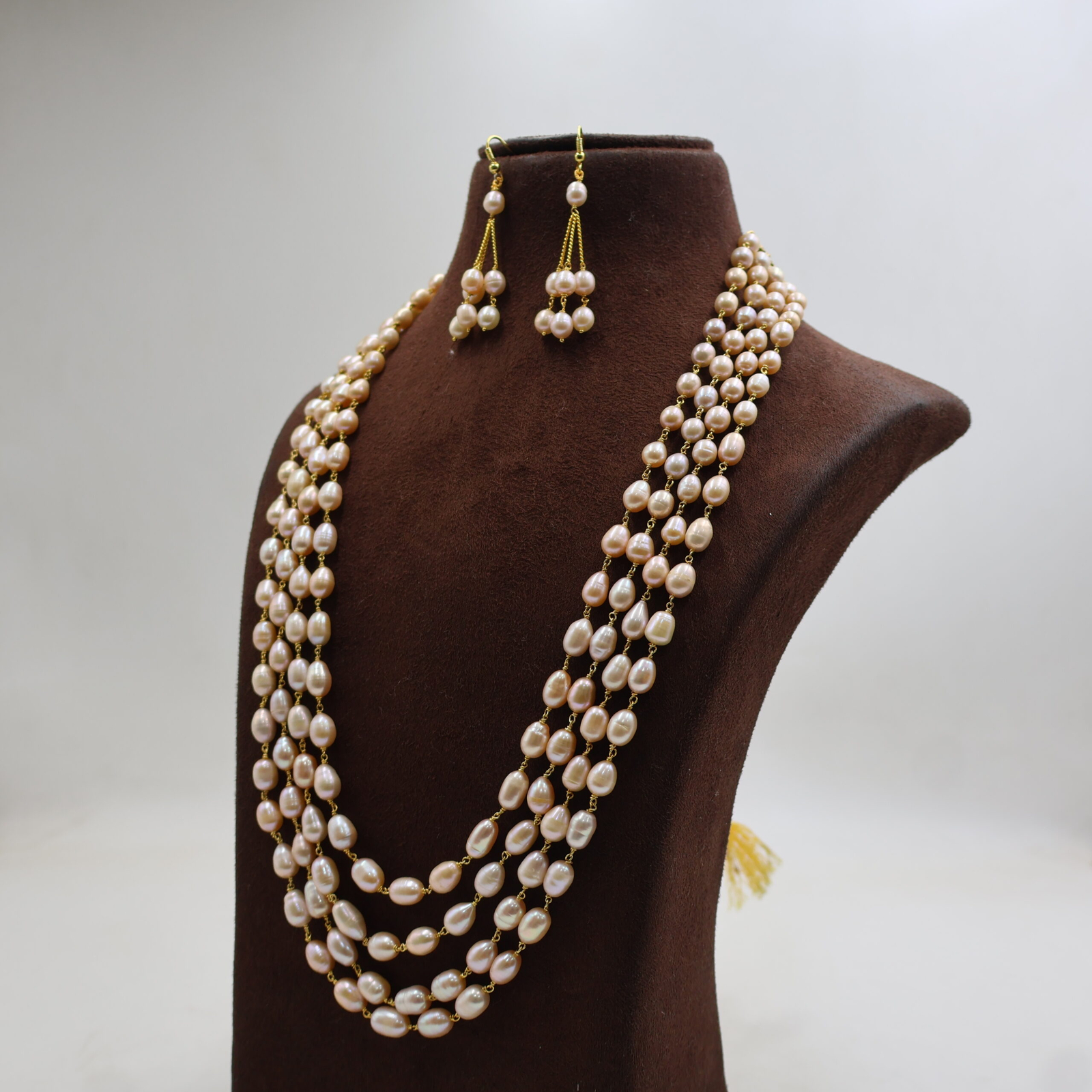 Elegant Four Layer Pearl Set - Image 3