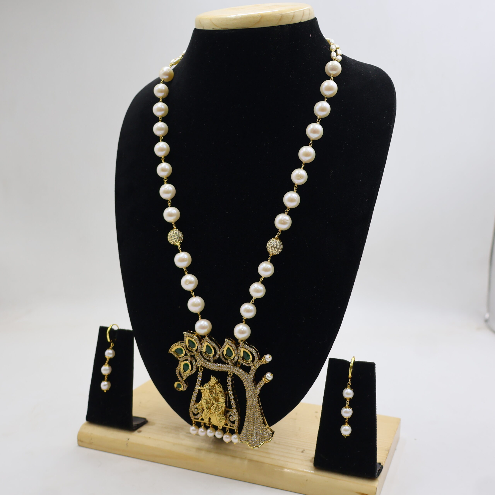 Divine Radha Krishna Pearl Mala - Image 3