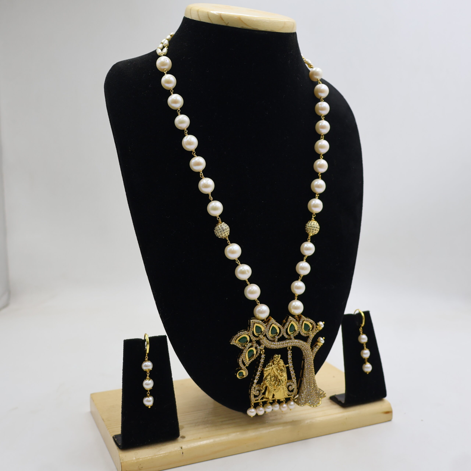 Divine Radha Krishna Pearl Mala - Image 4