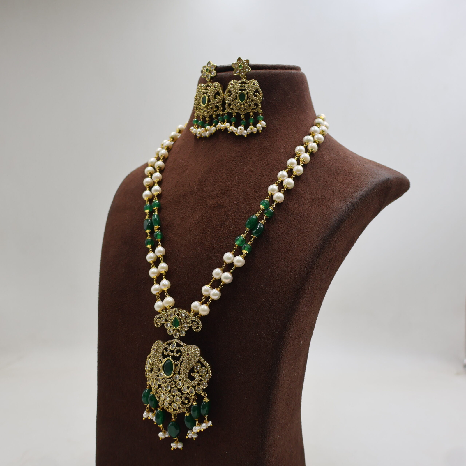 Antique Green Pearl Necklace Set - Image 3
