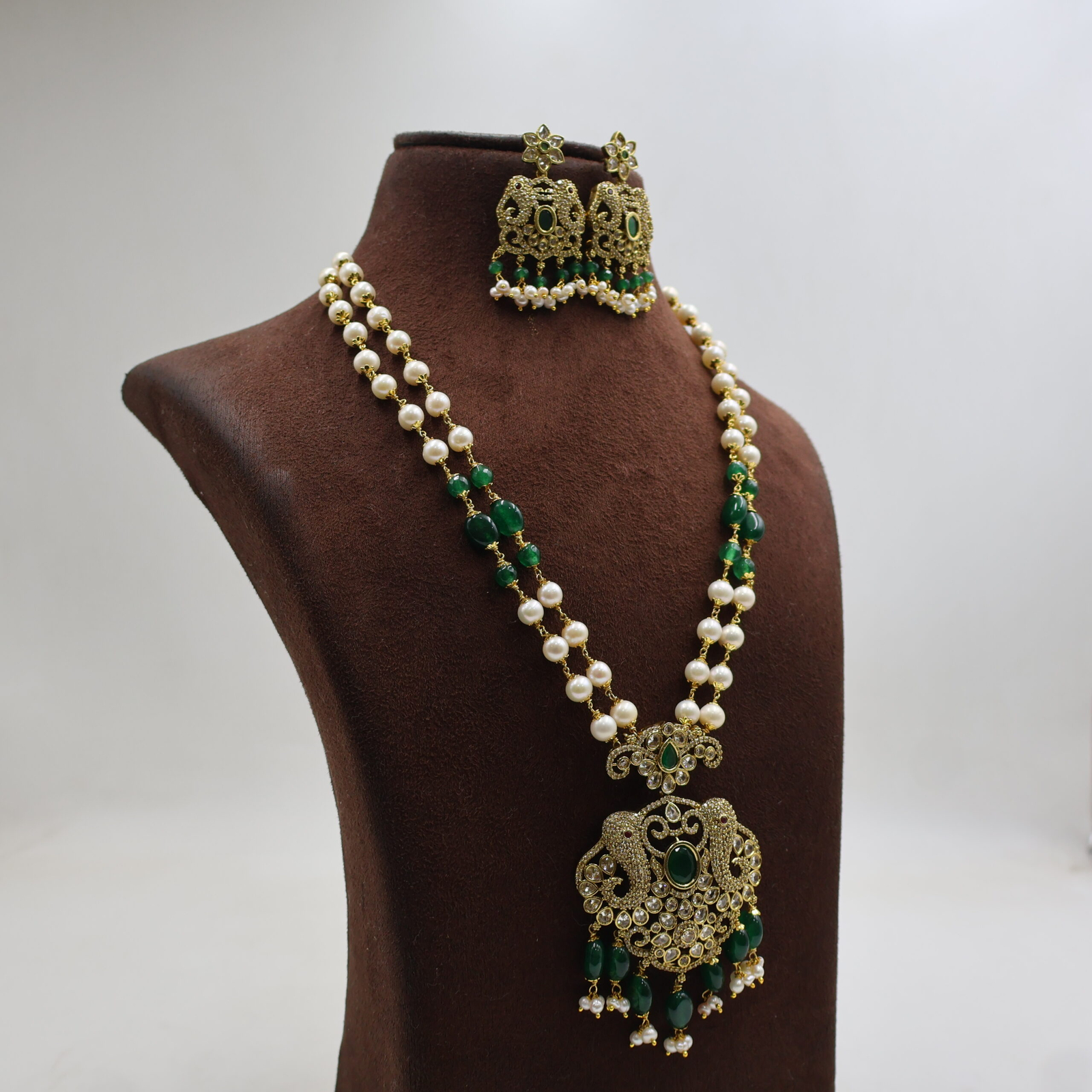 Antique Green Pearl Necklace Set - Image 4