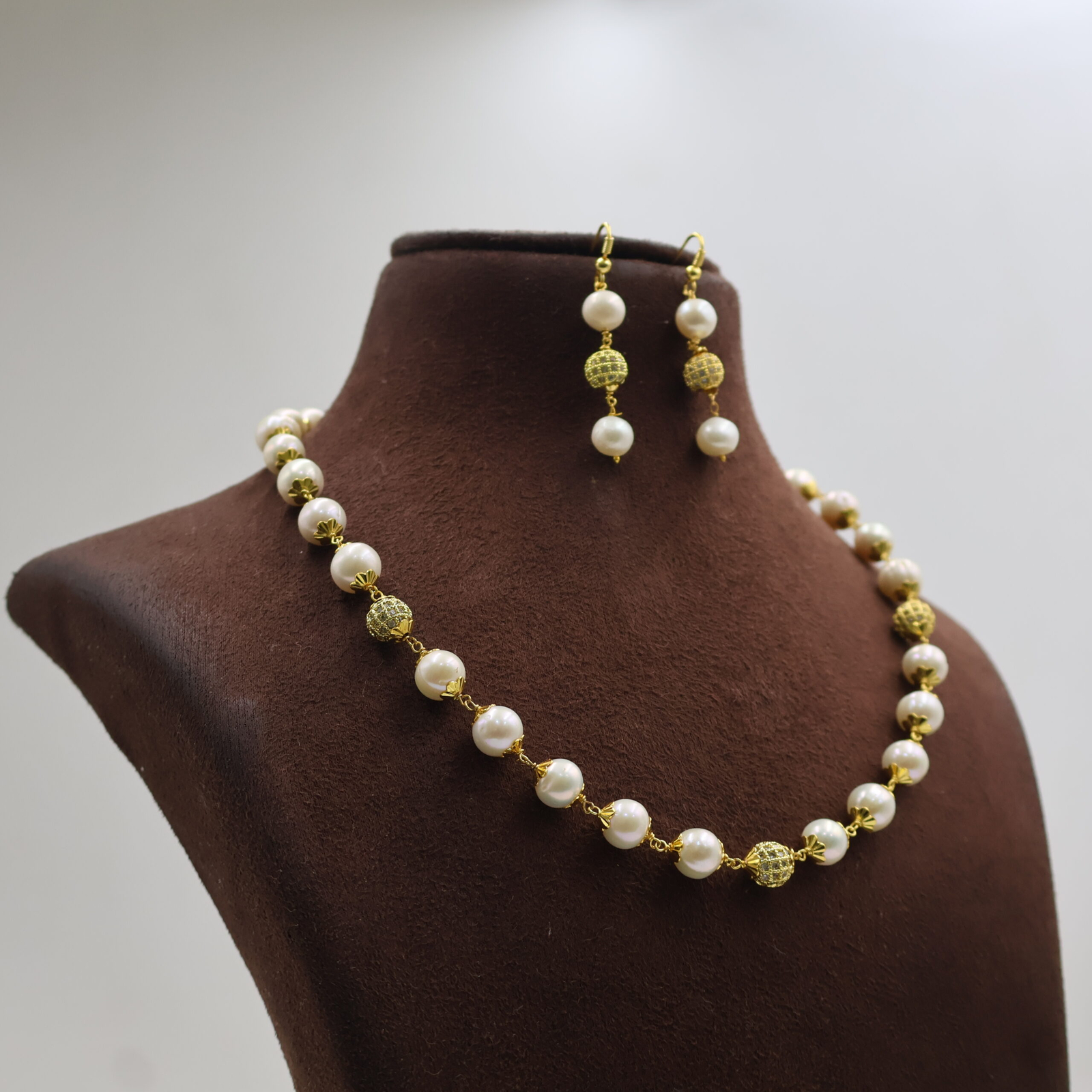 Classic White Pearl Necklace Set - Image 4