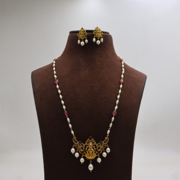 Alternative view of Pearls Pendent Taar Mala