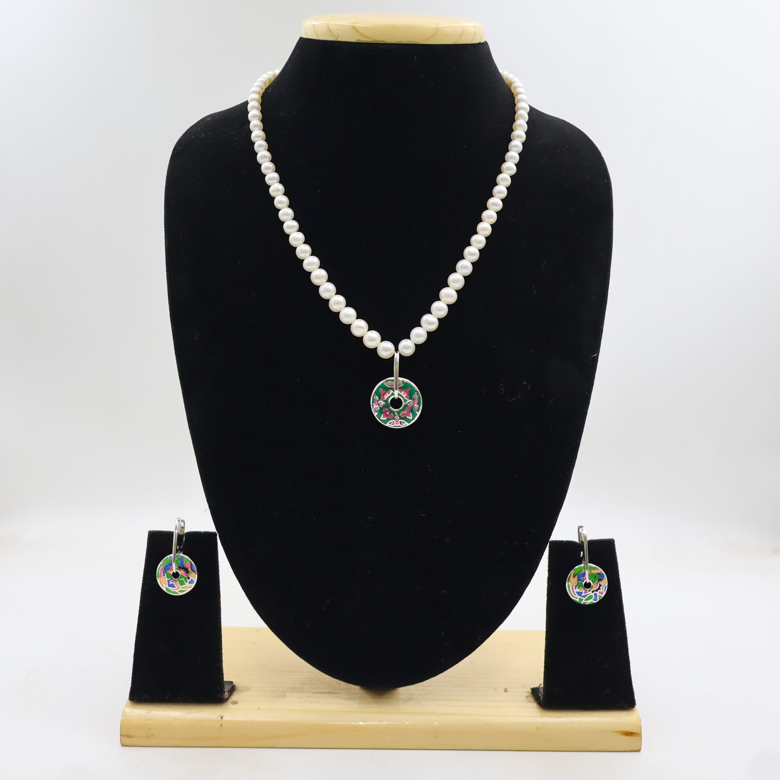 Elegant Pearl Necklace Silver-Plated Pendant Set - Image 2