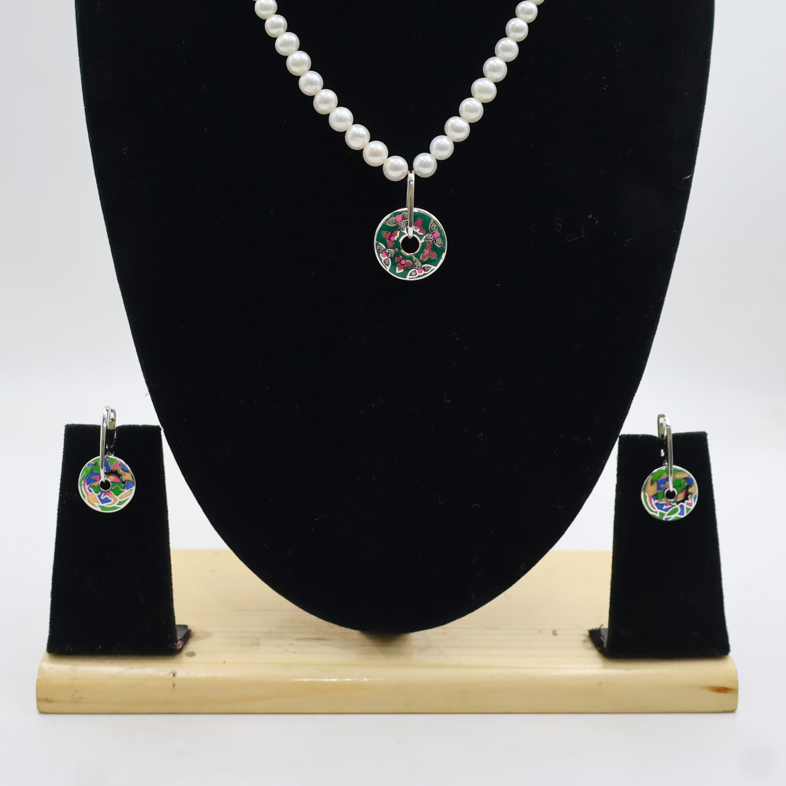 Elegant Pearl Necklace Silver-Plated Pendant Set - Image 5