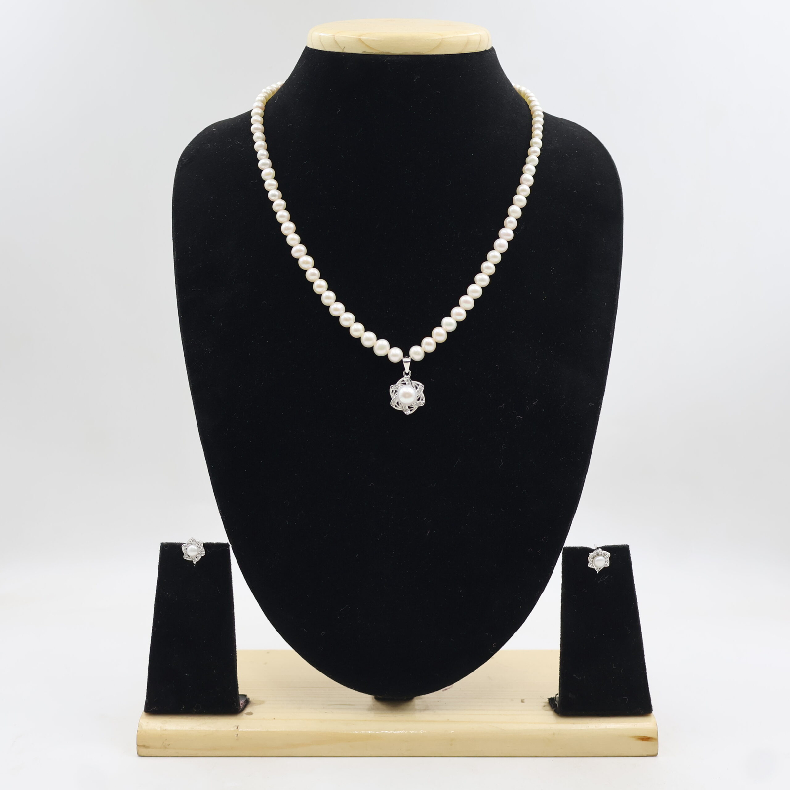 Elegant Silver Plated Pearl Necklace Set - Image 2
