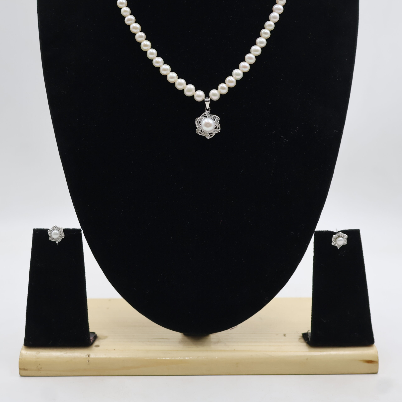 Elegant Silver Plated Pearl Necklace Set - Image 5