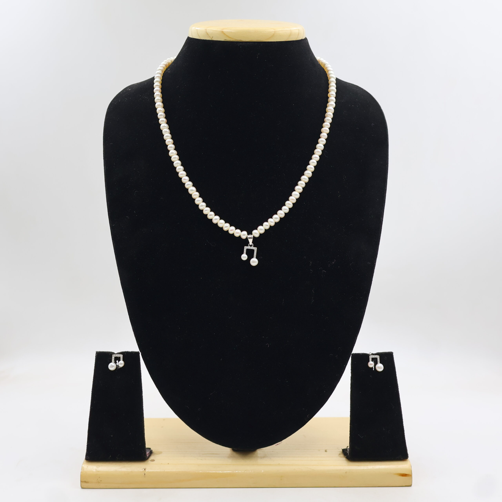 Silver Plated Pearl Pendant Jewelry Set - Image 2