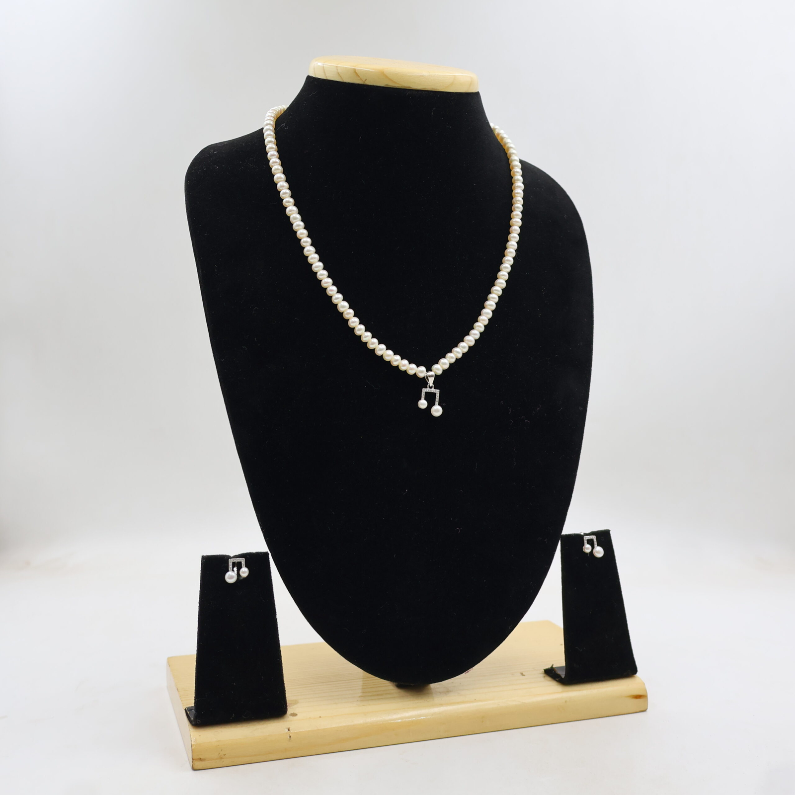 Silver Plated Pearl Pendant Jewelry Set - Image 3
