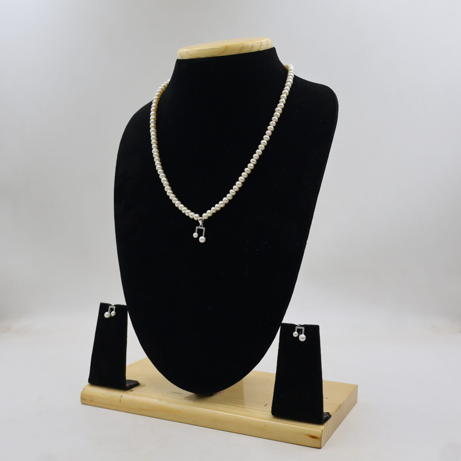 Silver Plated Pearl Pendant Jewelry Set - Image 4