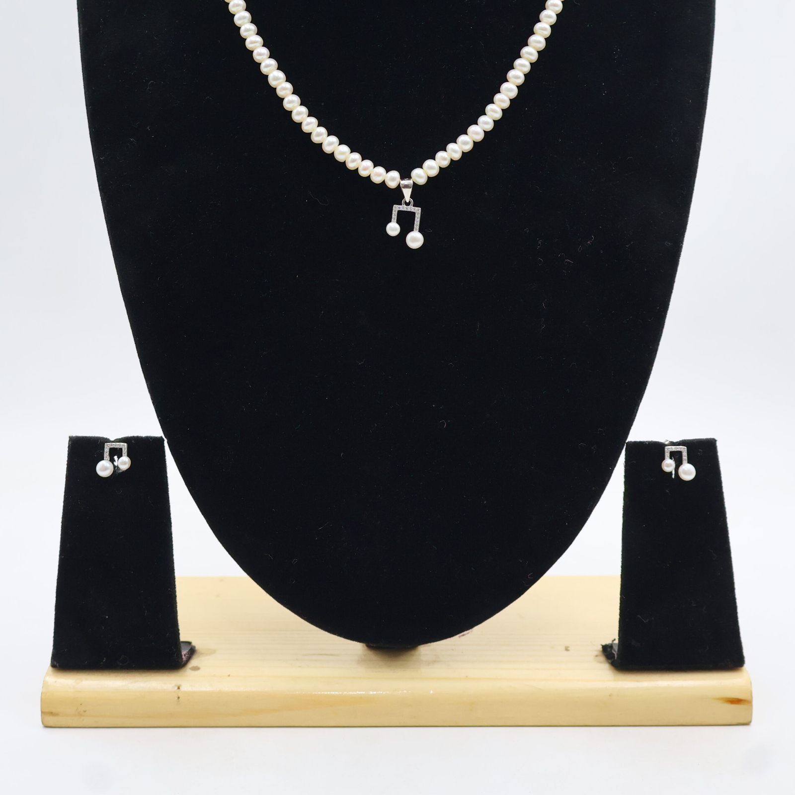 Silver Plated Pearl Pendant Jewelry Set - Image 5