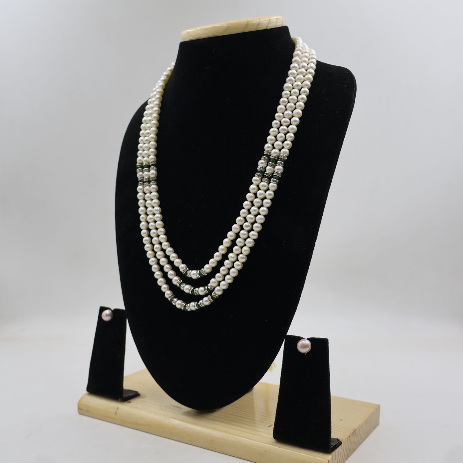 Graceful Triple Layer Pearl Necklace Set - Image 4