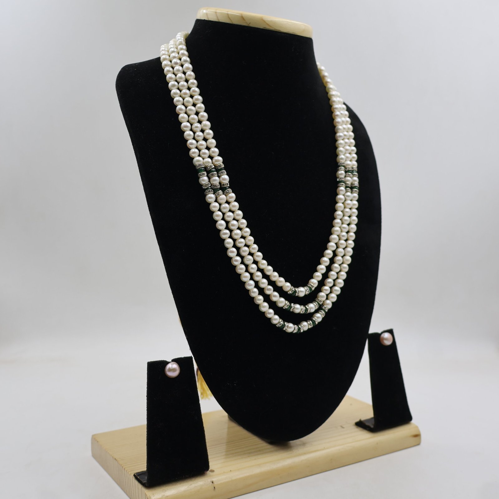 Graceful Triple Layer Pearl Necklace Set - Image 3
