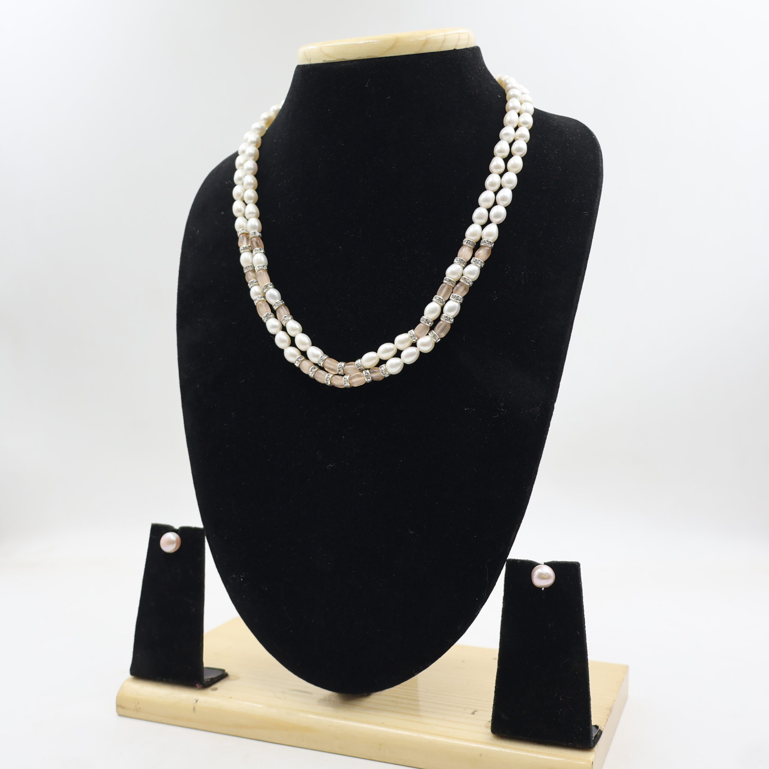 Simple Pearl Necklace Set - Image 3