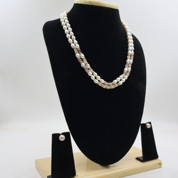 Simple Pearl Necklace Set - Image 4