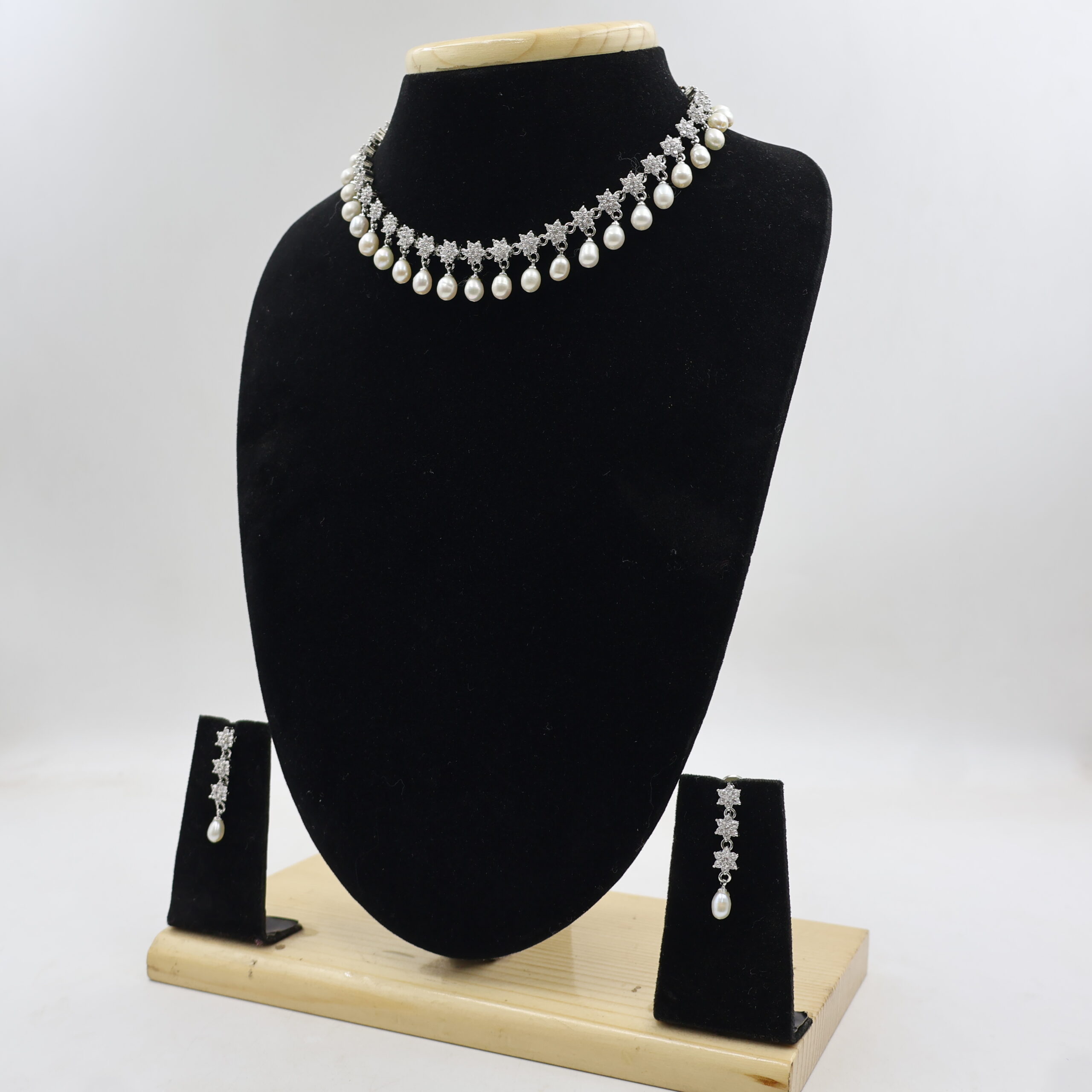 Luxury White Stone Pearl Necklace set - Image 4