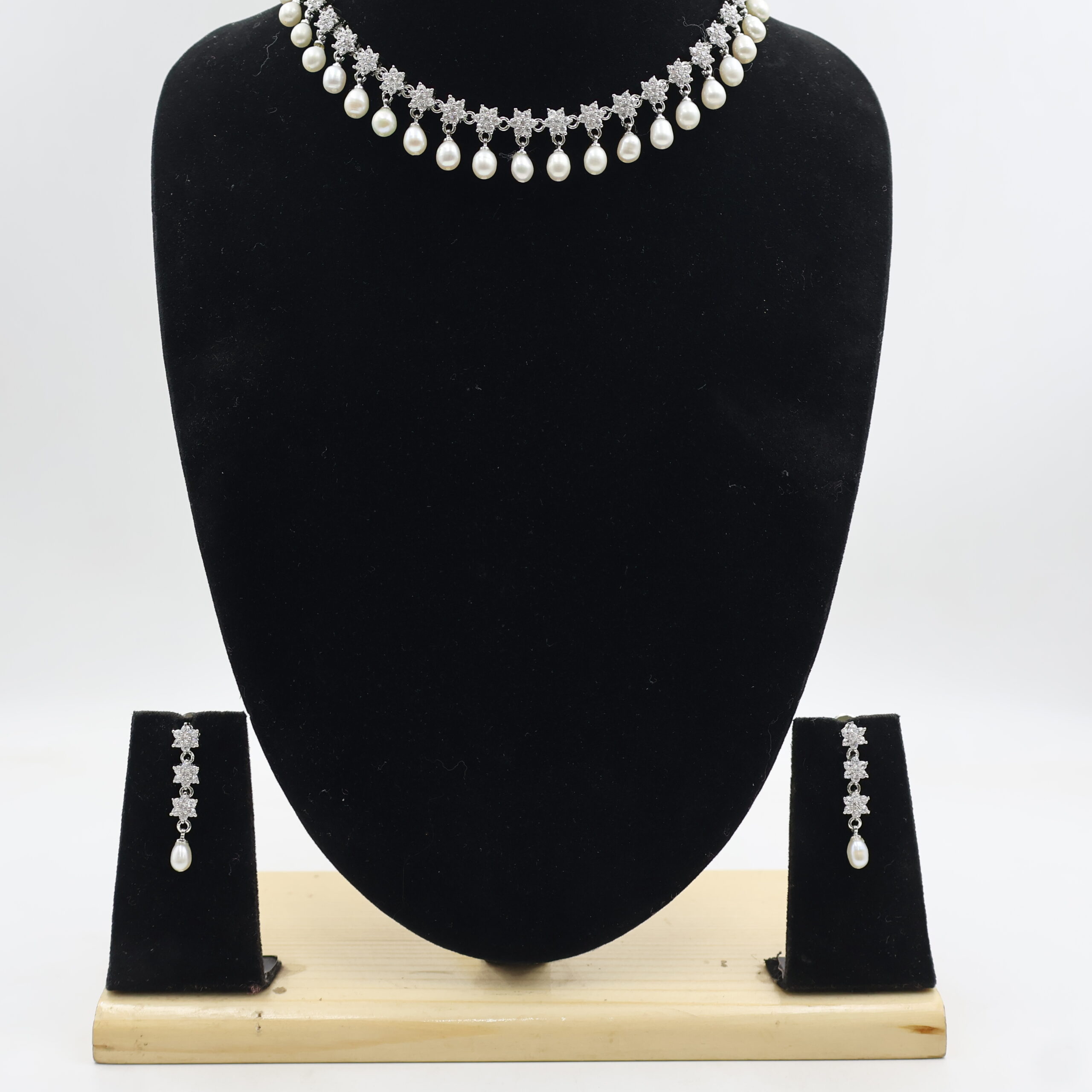 Luxury White Stone Pearl Necklace set - Image 5