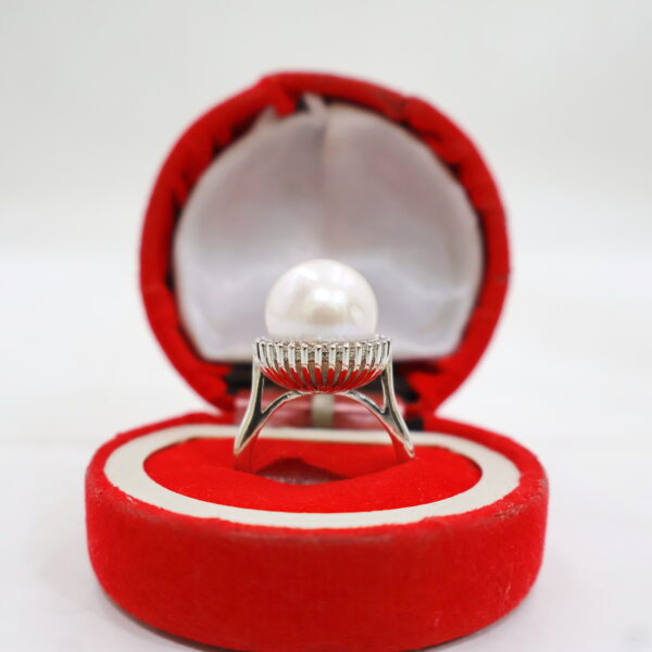 Alternative view of Elegant Solitaire Pearl Statement Ring
