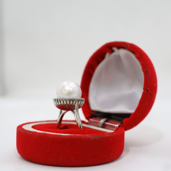 Elegant Solitaire Pearl Statement Ring - Image 4