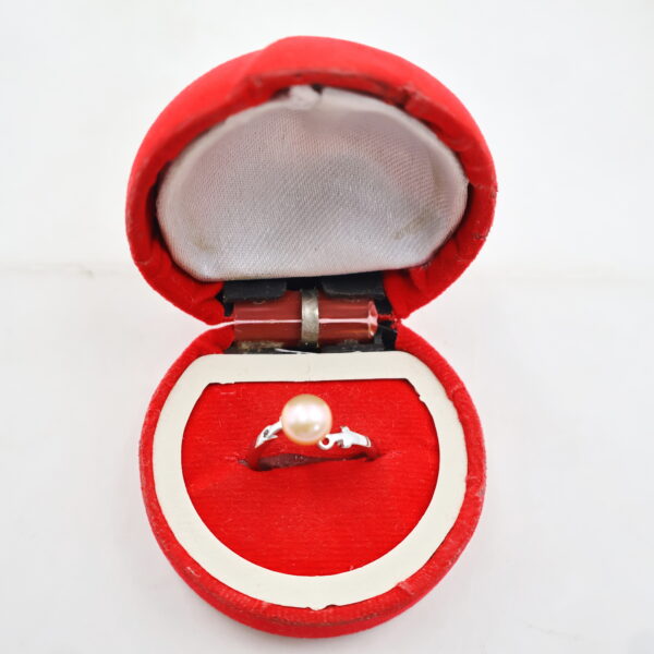 Delicate Pink Pearl Ring - Image 3