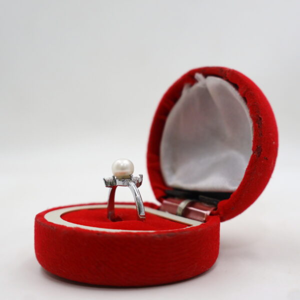 Elegant Pearl Ring with CZ Stones - Image 3