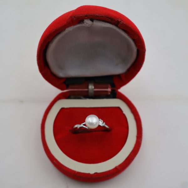Classic Pearl Solitaire Ring for Women - Image 3