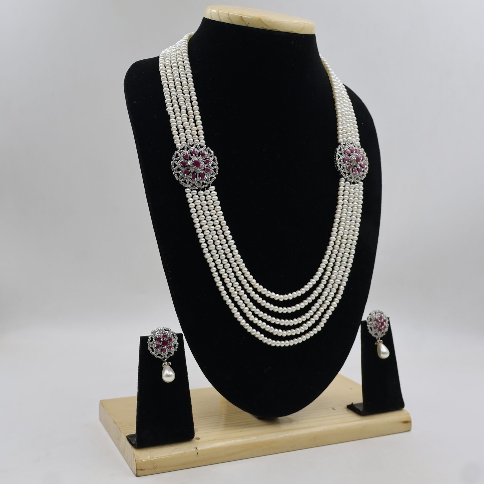 Premium Five-Layer Pearl Necklace with Ruby Brooch - Image 4