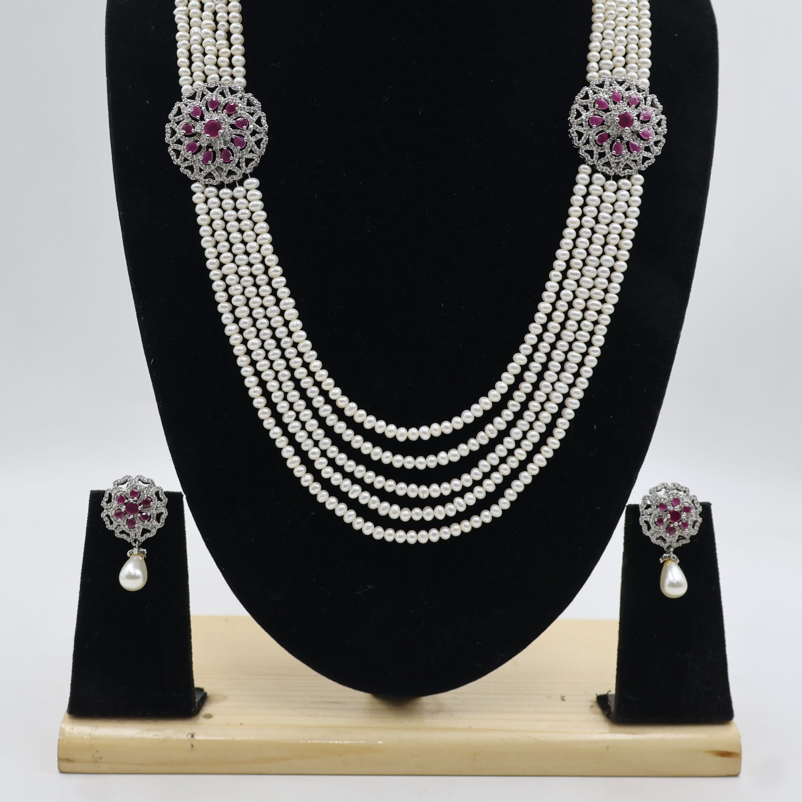 Premium Five-Layer Pearl Necklace with Ruby Brooch - Image 5