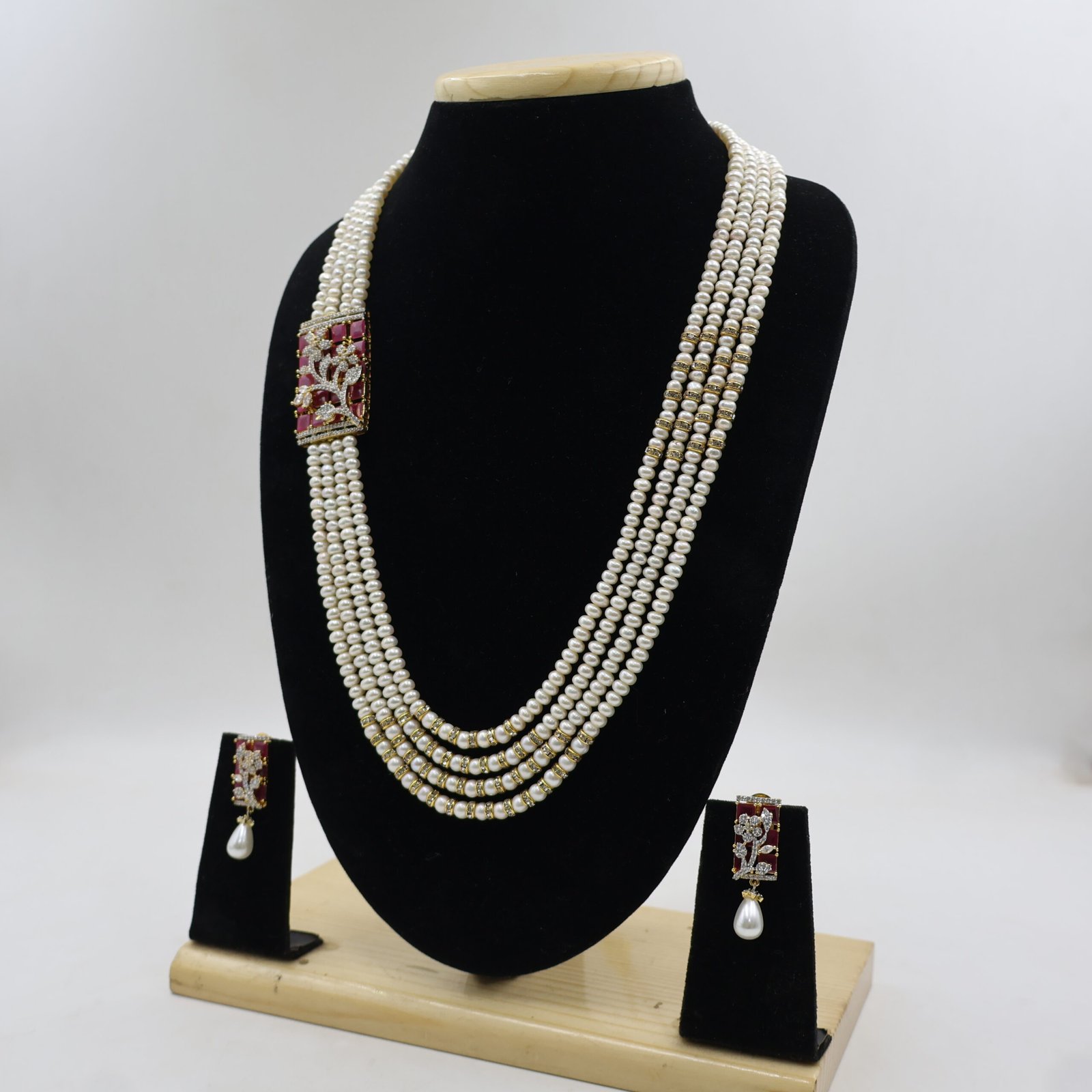 Premium Multi-Strand Pearl Necklace with Ruby Brooch - Image 4