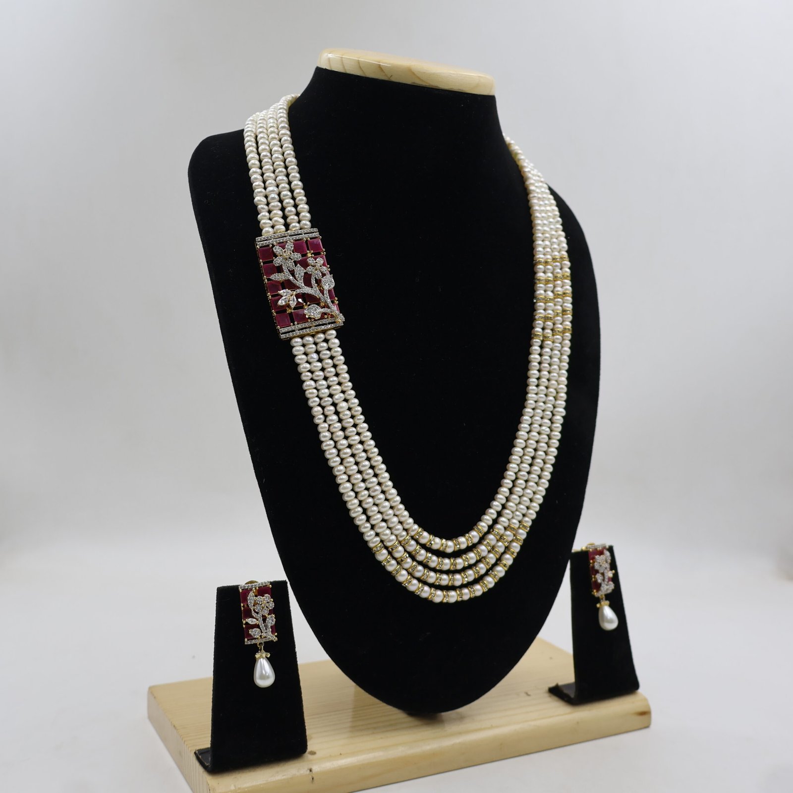Premium Multi-Strand Pearl Necklace with Ruby Brooch - Image 3
