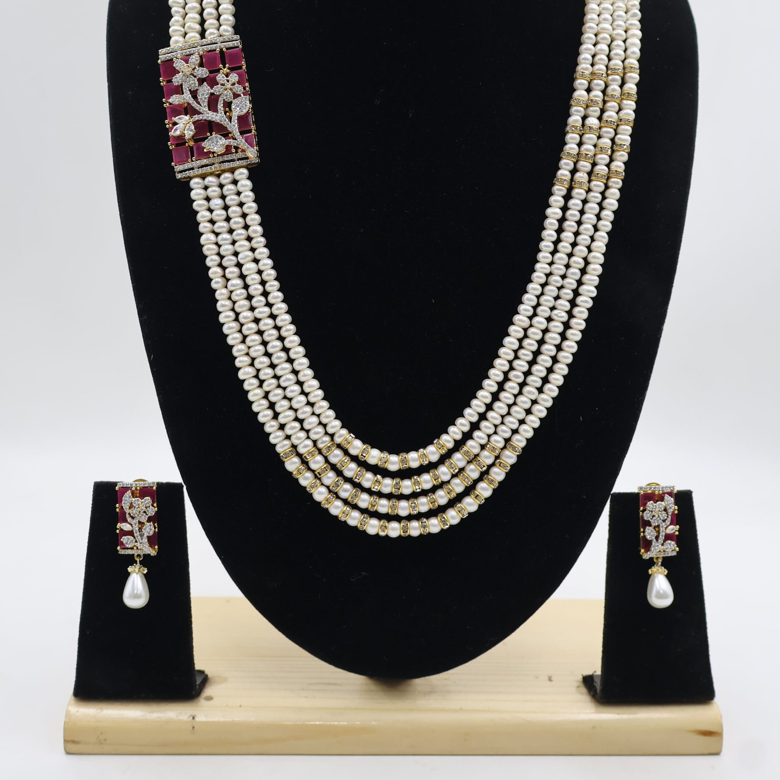 Premium Multi-Strand Pearl Necklace with Ruby Brooch - Image 5