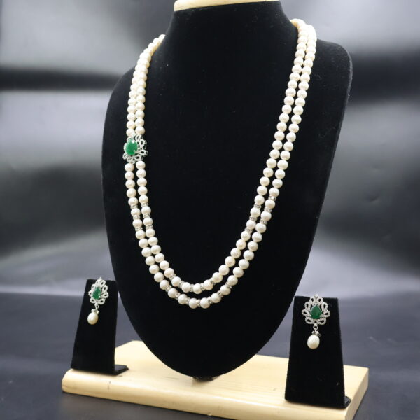 Two Layer Side Brooch Round Pearl Necklace - Image 4
