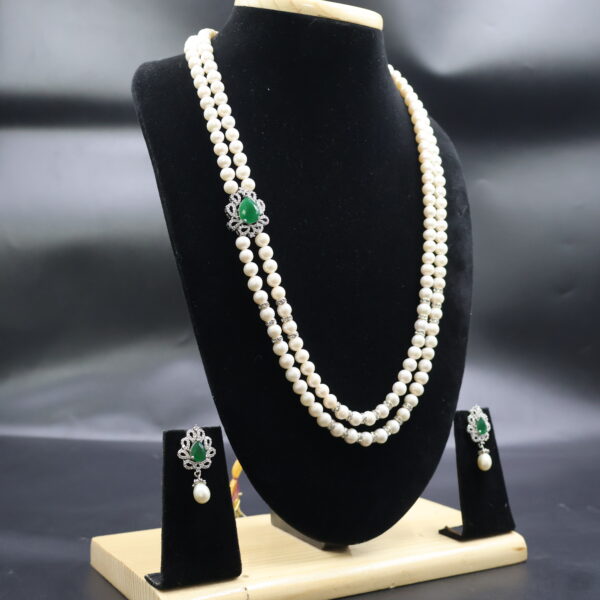 Two Layer Side Brooch Round Pearl Necklace - Image 3