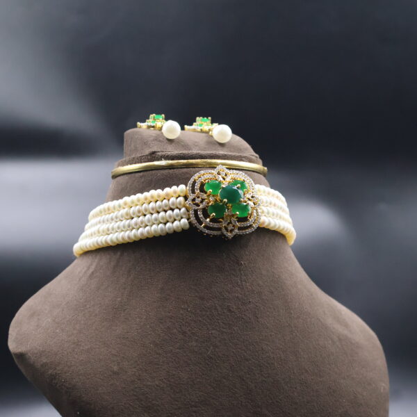 Emerald Green Stone Pearl Choker Necklace - Image 3