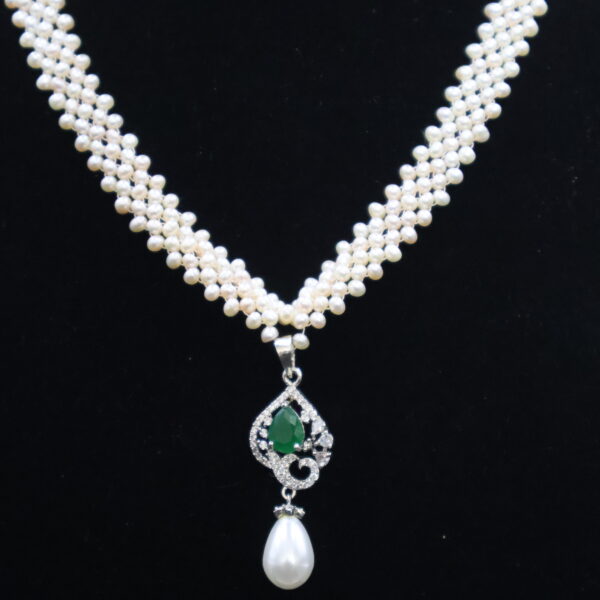 Elegant Pearl & Emerald Green Necklace Set for Women - Image 4