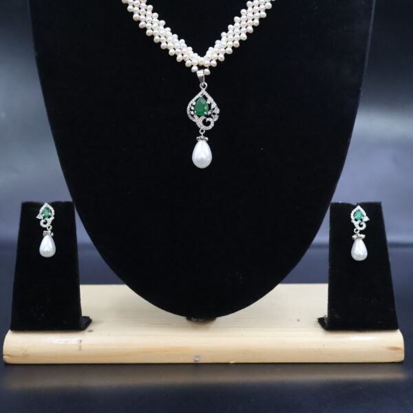Elegant Pearl & Emerald Green Necklace Set for Women - Image 5