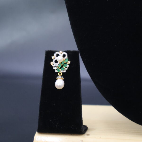 Elegant Green Emerald & Pearl Pendant Necklace - Image 3