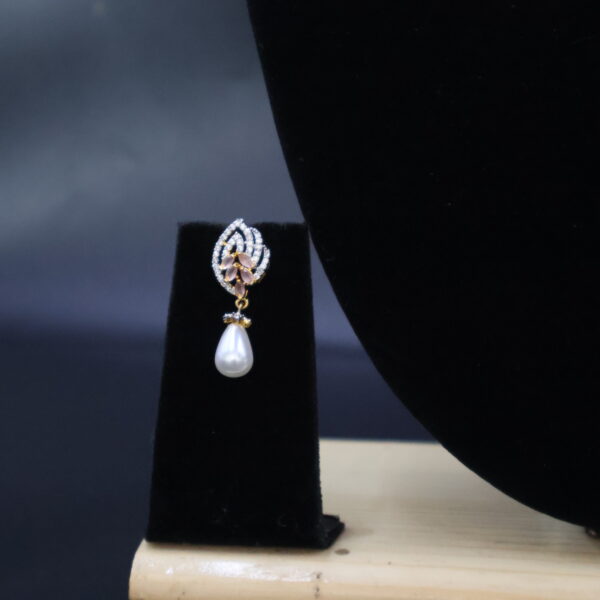 Elegant Pearl & Rose-Gold Stone Necklace Set - Image 4
