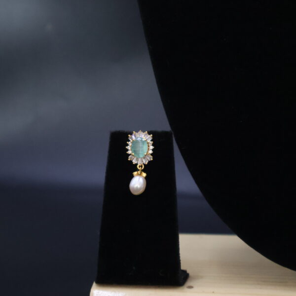 Elegant & Green Stone Pearl Necklace - Image 3