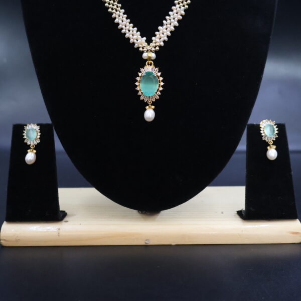 Elegant & Green Stone Pearl Necklace - Image 5