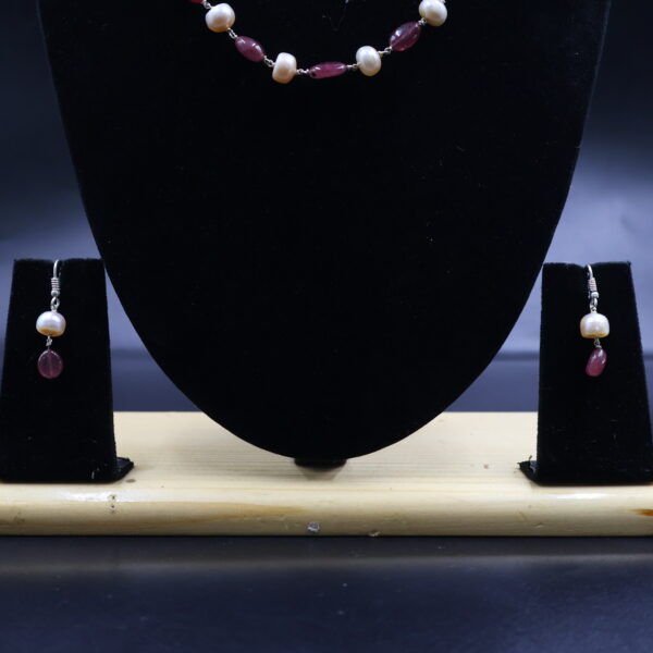 Elegant Ruby Stone Pearl Necklace Set - Image 5
