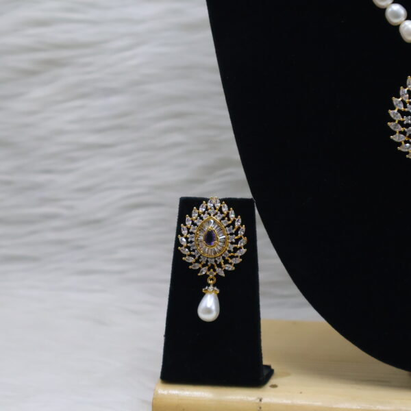 Beautiful Pendant Pearl Necklace - Image 4
