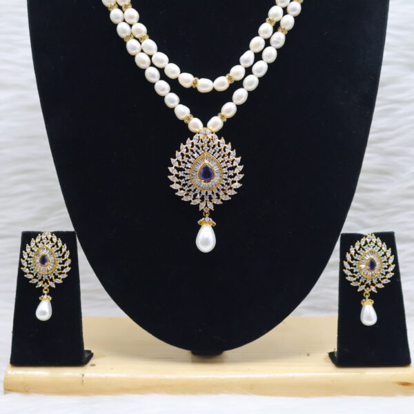 Beautiful Pendant Pearl Necklace - Image 3